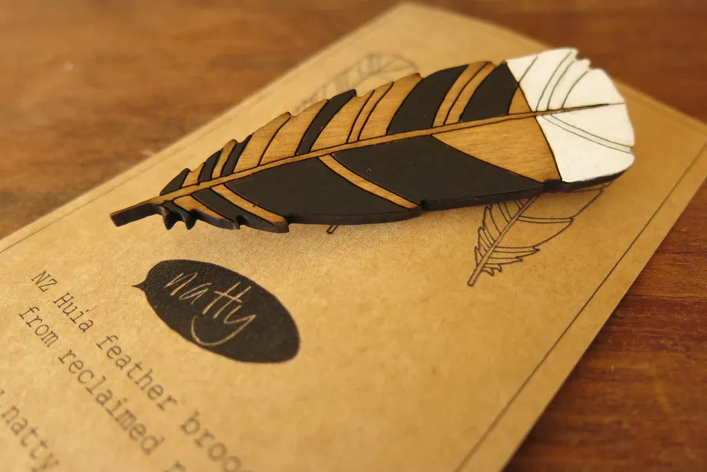 Natty Huia Feather Rimu Brooch - Large J16